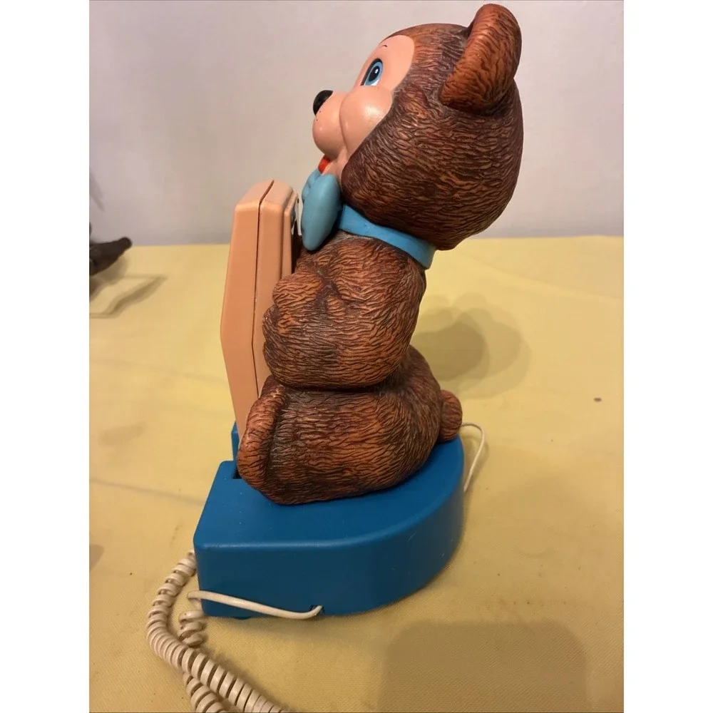 Vintage Cuddles Carlton Bear Push Button Phone Model #7780